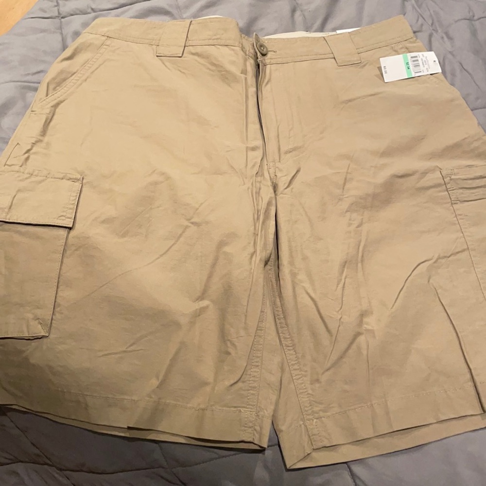 Men’s tan shorts Van Heusen